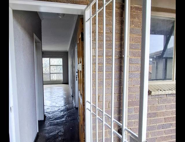 1 BEDROOM APARTMENT FOR SALE IN WINDSOR EAST